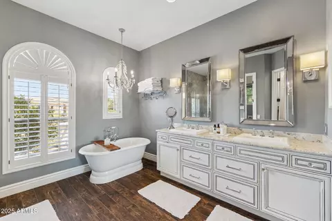 Bath - 3233 E Indigo Cir, Mesa, AZ 85213 photo 2 of 7
