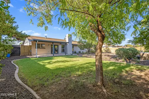 Exterior - 815 E Paradise Ln, Phoenix, AZ 85022 photo 3 of 7