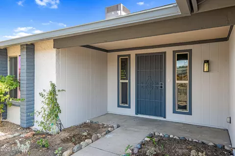 Exterior - 815 E Paradise Ln, Phoenix, AZ 85022 photo 2 of 7