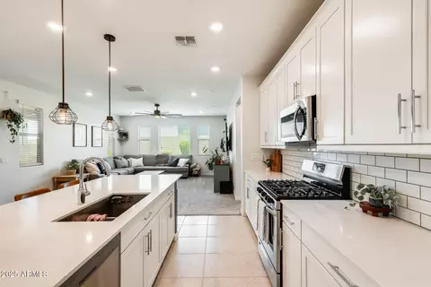 Kitchen - 9660 E Red Giant Dr, Mesa, AZ 85212 photo 7 of 7