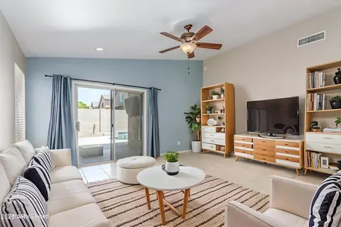Living - 846 W Windhaven Ave, Gilbert, AZ 85233 photo 5 of 7