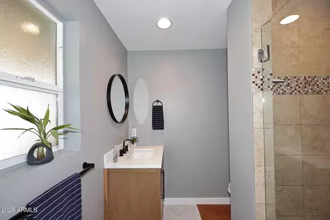 Bath - 1310 W Pasadena Ave, Phoenix, AZ 85013 photo 1 of 6