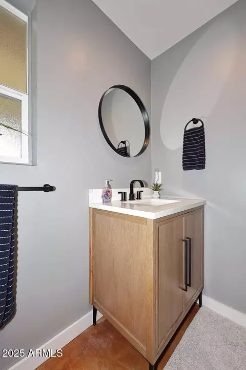 Bath - 1310 W Pasadena Ave, Phoenix, AZ 85013 photo 2 of 6