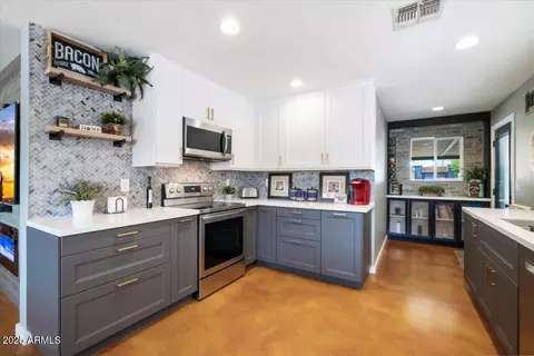 Kitchen - 1310 W Pasadena Ave, Phoenix, AZ 85013 photo 1 of 3