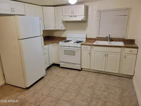 9838 N 14th St, Phoenix, AZ 85020