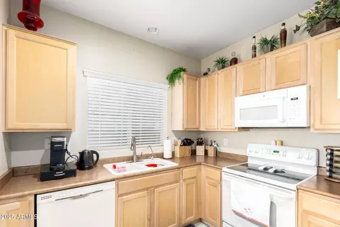 Kitchen - 4670 E Redfield Rd, Gilbert, AZ 85234 photo 2 of 2