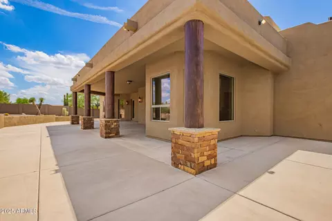 Exterior - 39507 N 3rd Ave, Phoenix, AZ 85086 photo 7 of 18