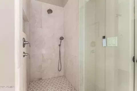 Bath - 39507 N 3rd Ave, Phoenix, AZ 85086 photo 2 of 7