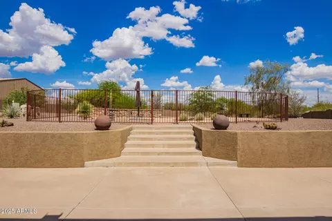 Exterior - 39507 N 3rd Ave, Phoenix, AZ 85086 photo 9 of 18
