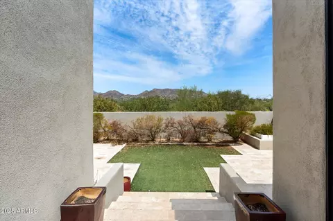 Exterior - 5964 N Echo Canyon Dr, Phoenix, AZ 85018 photo 2 of 8