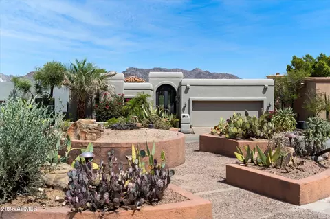 5964 N Echo Canyon Dr, Phoenix, AZ 85018