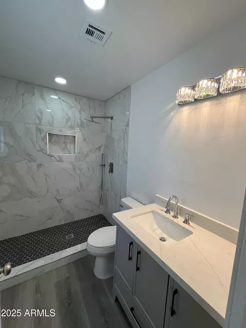 Bath - 7764 W Whitton Ave, Phoenix, AZ 85033 photo 2 of 2