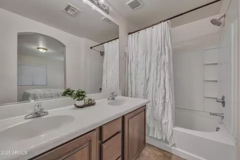 Bath - 4737 E Laurel Ave, Gilbert, AZ 85234 photo 2 of 3