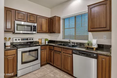 Kitchen - 4737 E Laurel Ave, Gilbert, AZ 85234 photo 2 of 2