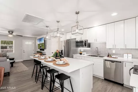 Kitchen - 3543 E Gelding Dr, Phoenix, AZ 85032 photo 1 of 6