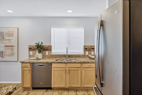 Kitchen - 1888 E 39th Ave, Apache Junction, AZ 85119 photo 4 of 6