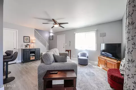 Living - 1225 E Lawrence Ln, Phoenix, AZ 85020 photo 2 of 3