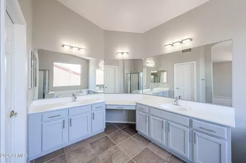 Bath - 2940 E Cathy Dr, Gilbert, AZ 85296 photo 4 of 5