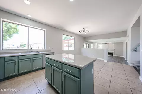 Kitchen - 2940 E Cathy Dr, Gilbert, AZ 85296 photo 5 of 5