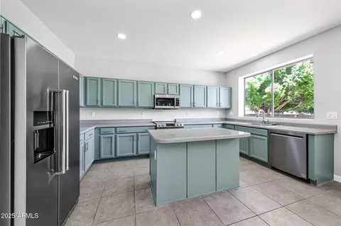 Kitchen - 2940 E Cathy Dr, Gilbert, AZ 85296 photo 1 of 5