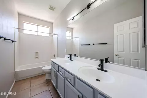 Bath - 2940 E Cathy Dr, Gilbert, AZ 85296 photo 2 of 5