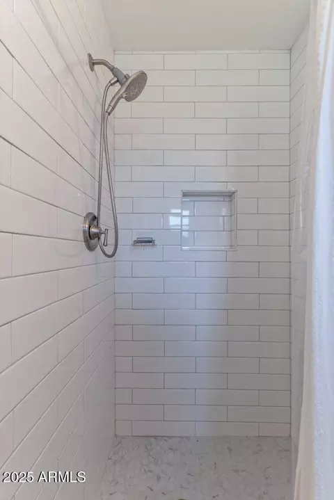 Bath - 722 E State Ave, Phoenix, AZ 85020 photo 2 of 3