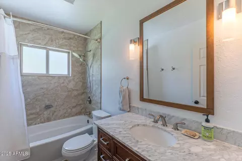 Bath - 722 E State Ave, Phoenix, AZ 85020 photo 3 of 3