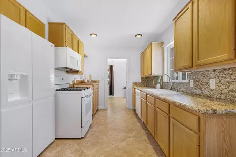 Kitchen - 1027 E 3rd Ave, Mesa, AZ 85204 photo 2 of 4