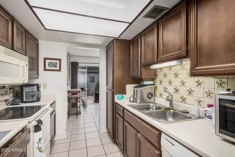 Kitchen - 831 E Villa Rita Dr, Phoenix, AZ 85022 photo 1 of 2