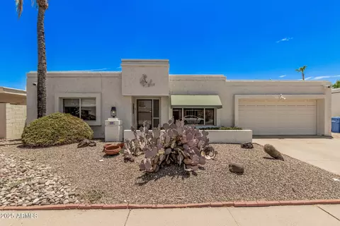 Exterior - 831 E Villa Rita Dr, Phoenix, AZ 85022 photo 2 of 6
