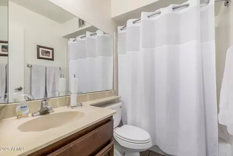Bath - 831 E Villa Rita Dr, Phoenix, AZ 85022 photo 2 of 3
