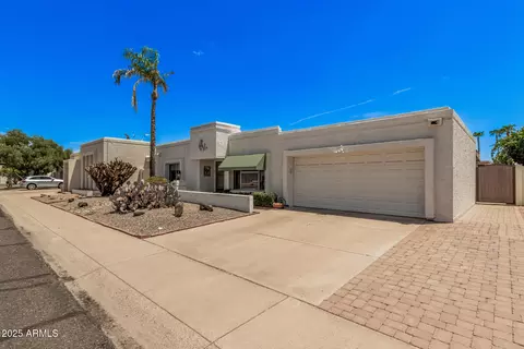 Exterior - 831 E Villa Rita Dr, Phoenix, AZ 85022 photo 3 of 6