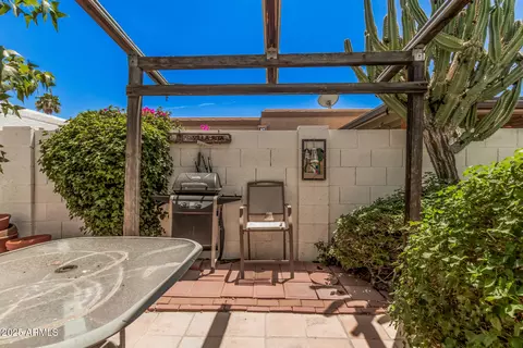 Exterior - 831 E Villa Rita Dr, Phoenix, AZ 85022 photo 5 of 6