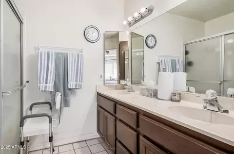 Bath - 831 E Villa Rita Dr, Phoenix, AZ 85022 photo 1 of 3