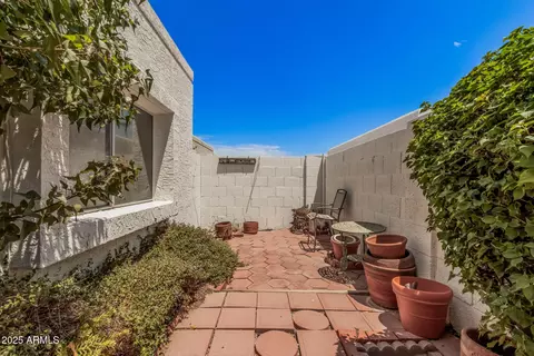 Exterior - 831 E Villa Rita Dr, Phoenix, AZ 85022 photo 6 of 6