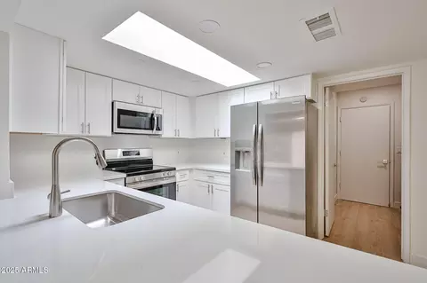 Kitchen - 2419 E Desert Cactus St, Phoenix, AZ 85032 photo 2 of 3