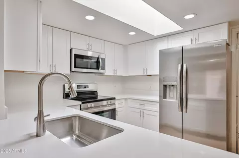 Kitchen - 2419 E Desert Cactus St, Phoenix, AZ 85032 photo 3 of 3