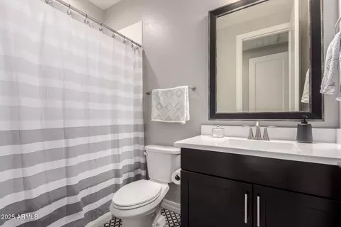 Bath - 3543 E Appaloosa Rd, Gilbert, AZ 85296 photo 4 of 5