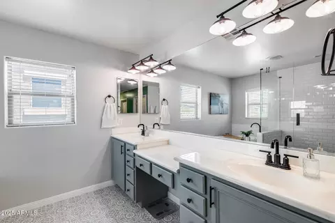 Bath - 2351 W Hunter Ct, Phoenix, AZ 85085 photo 7 of 8