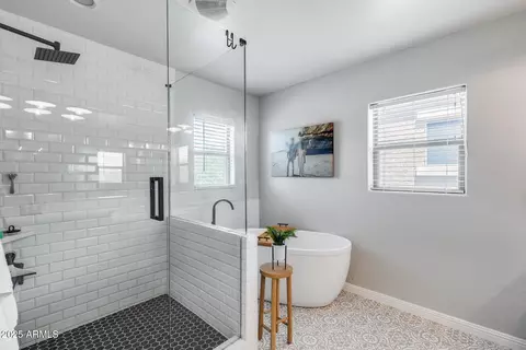 Bath - 2351 W Hunter Ct, Phoenix, AZ 85085 photo 6 of 8