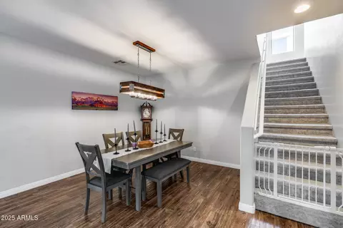 Dining - 2351 W Hunter Ct, Phoenix, AZ 85085 photo 3 of 5