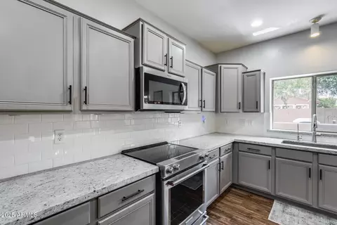Kitchen - 2351 W Hunter Ct, Phoenix, AZ 85085 photo 3 of 4