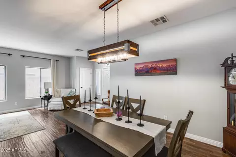 Dining - 2351 W Hunter Ct, Phoenix, AZ 85085 photo 4 of 5