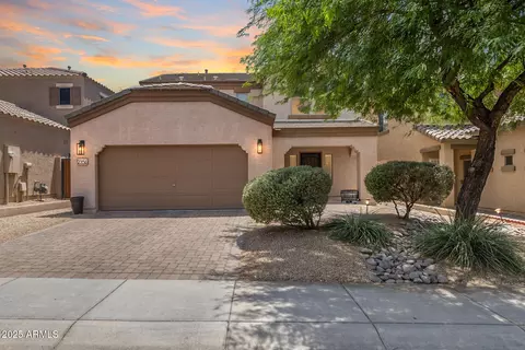 2351 W Hunter Ct, Phoenix, AZ 85085