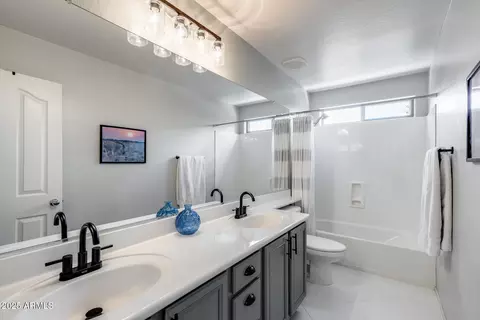 Bath - 2351 W Hunter Ct, Phoenix, AZ 85085 photo 2 of 8