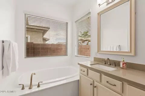 Bath - 4268 E Comstock Dr, Gilbert, AZ 85296 photo 3 of 6