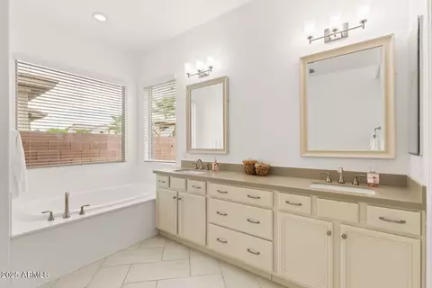 Bath - 4268 E Comstock Dr, Gilbert, AZ 85296 photo 5 of 6