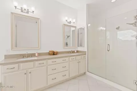 Bath - 4268 E Comstock Dr, Gilbert, AZ 85296 photo 2 of 6