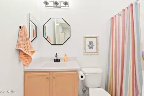 Bath - 4268 E Comstock Dr, Gilbert, AZ 85296 photo 6 of 6