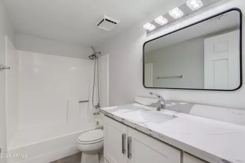 Bath - 1720 E Thunderbird Rd #1056, Phoenix, AZ 85022 photo 1 of 2